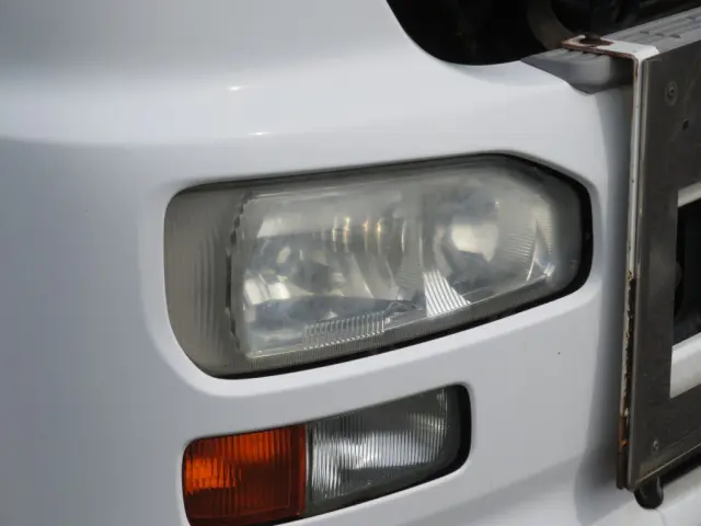 運転席側ヘッドライトのレンズに曇りがあります。|UD クオン QKG-CD5ZAの写真44