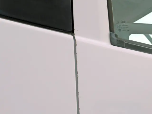運転席ドア後端にキズがあります。|UD クオン QKG-CD5ZAの写真45