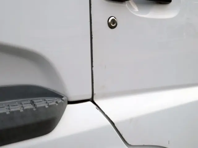 運転席ドア後端にキズがあります。|UD クオン QKG-CD5ZAの写真46
