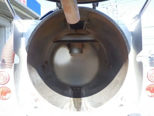 タンク内部の状態です。|日野 レンジャー 2KG-FD2ABA(2WD)の写真8
