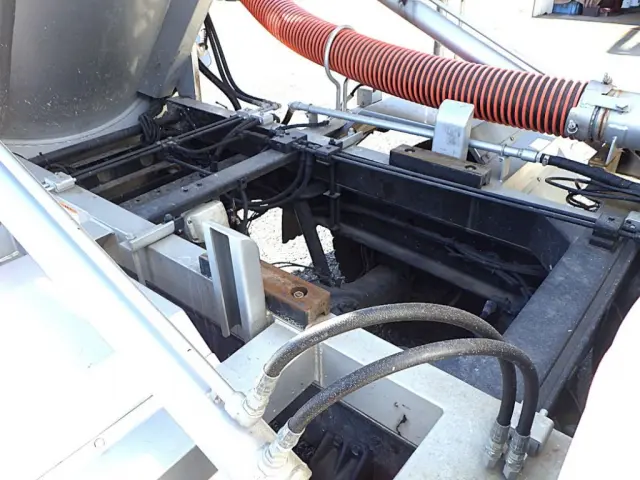シャーシの状態です。|日野 レンジャー 2KG-FD2ABA(2WD)の写真11