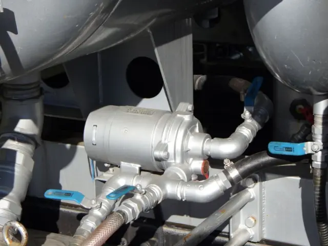 水タンクのモーターです。|日野 レンジャー 2KG-FD2ABA(2WD)の写真21