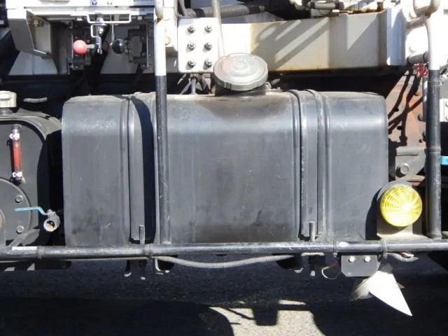 燃料タンクは100Lです。|日野 レンジャー 2KG-FD2ABA(2WD)の写真25