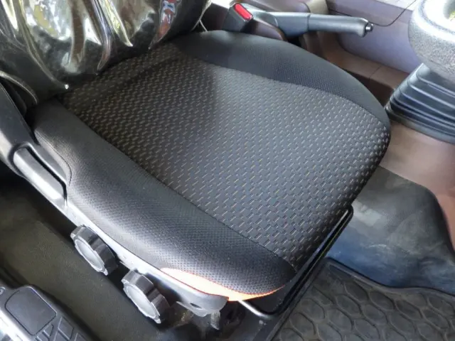 運転席座面にヘタリがあります。|日野 レンジャー 2KG-FD2ABA(2WD)の写真37