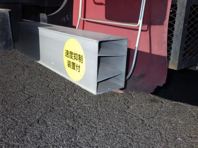 リヤバンパーの助手席側カバーが欠損しています。|日野 レンジャー 2PG-FE2ABA(2WD)の写真43