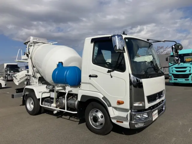 小回りの利くショートキャブの未使用4トンミキサーです。|三菱 ファイター 2KG-FK72F(2WD)の写真2