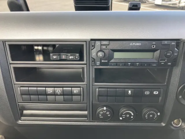 インパネ周りです。|三菱 ファイター 2KG-FK72F(2WD)の写真38