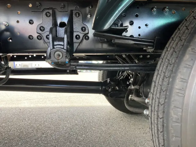 シャーシとスプリングの状態です。|三菱 ファイター 2KG-FK62F(2WD)の写真5