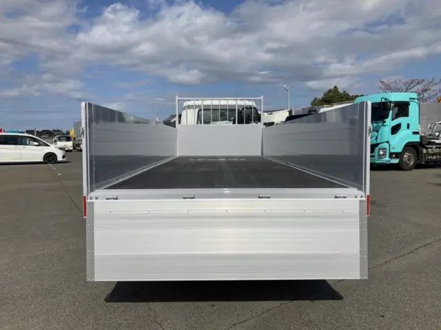 リアアオリを下ろした状態です。|三菱 ファイター 2KG-FK62F(2WD)の写真16