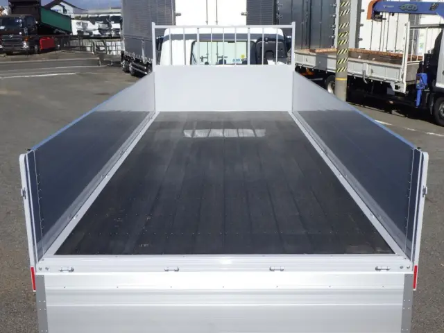 床板の状態です。|三菱 ファイター 2KG-FK62F(2WD)の写真10
