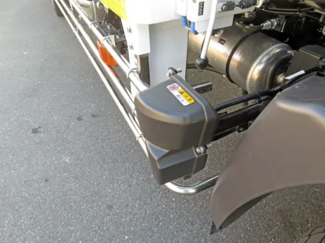 センサーはサイドバンパーより外側に出ています。|日野 レンジャー 2DG-GK2ABAの写真19