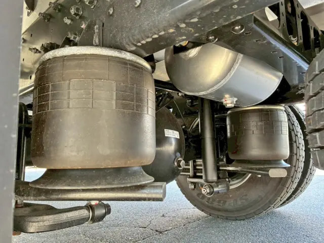 エアサスです。|三菱 ファイター 2KG-FK65F(2WD)の写真9