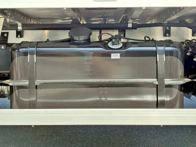 燃料タンクは200Lです。|三菱 ファイター 2KG-FK65F(2WD)の写真27