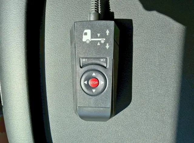 エアサスのコントローラーです。|三菱 ファイター 2KG-FK65F(2WD)の写真31