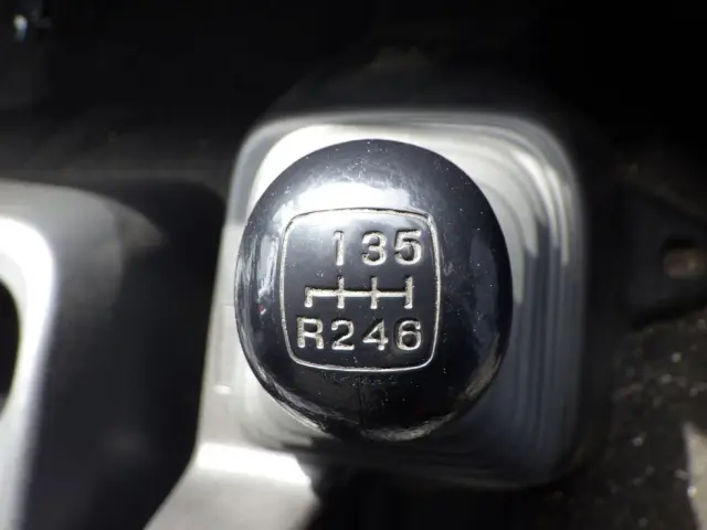 MT6速です。|日野 レンジャー TKG-FD7JLAA(2WD)の写真20