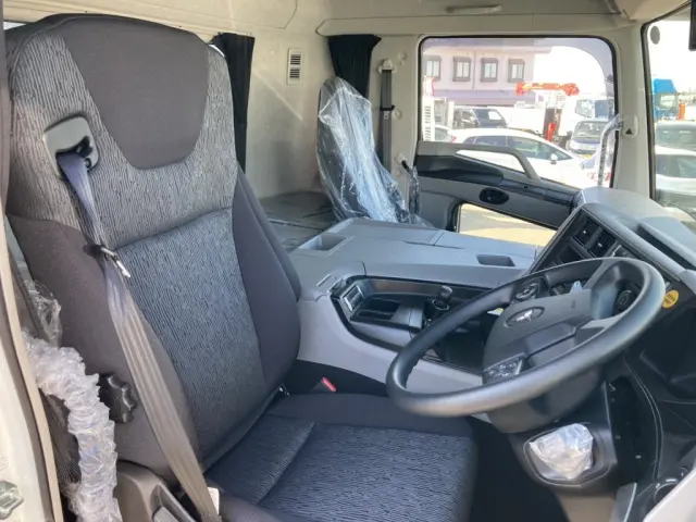 車内です。|三菱 スーパーグレート 2PG-FS74HZの写真11