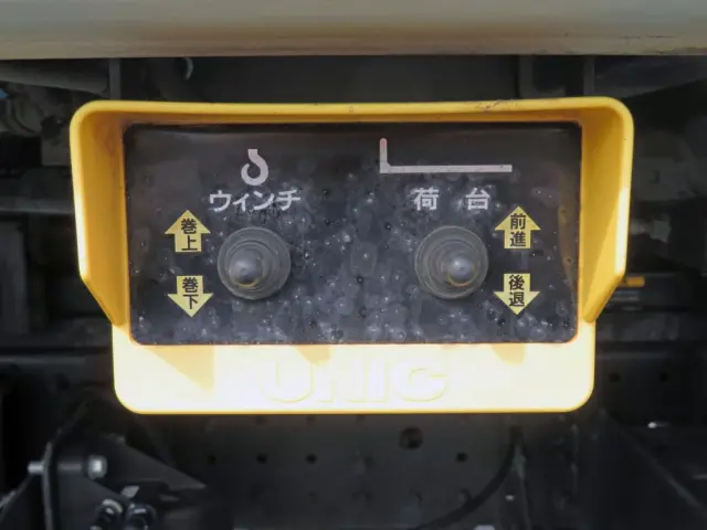 上物の操作スイッチです。|三菱 キャンター 2PG-FEB80(2WD)の写真15