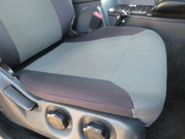 運転席座面の状態です。|三菱 スーパーグレート QKG-FS54VZの写真27