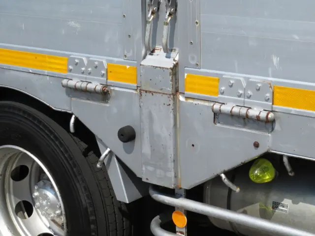 中柱差込み口にサビがあります。|三菱 スーパーグレート QKG-FS54VZの写真30