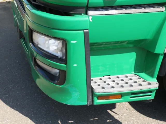 フロントバンパー助手席側にキズがあります。|三菱 スーパーグレート QKG-FS54VZの写真31