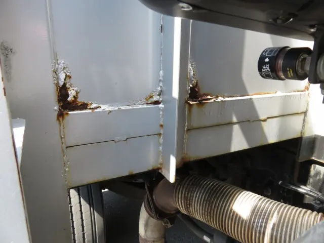 前立て外面にサビがあります。|三菱 スーパーグレート QKG-FS54VZの写真34