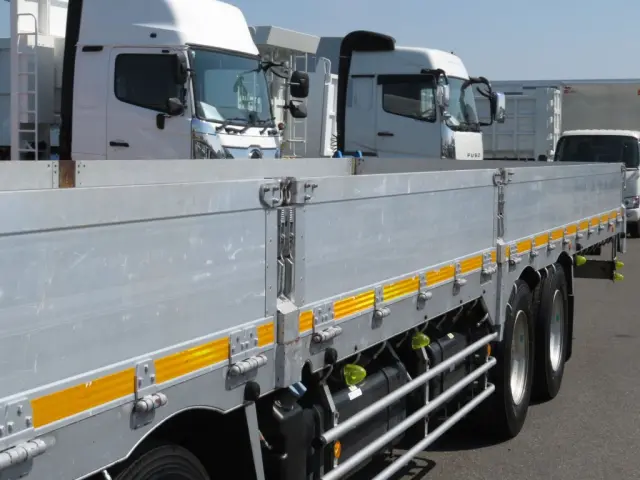 助手席側あおり各所にキズ・スレがあります。|三菱 スーパーグレート QKG-FS54VZの写真36