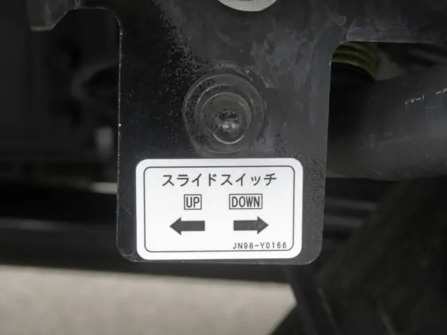 上物操作スイッチです。|三菱 キャンター 2PG-FEB90(2WD)の写真15