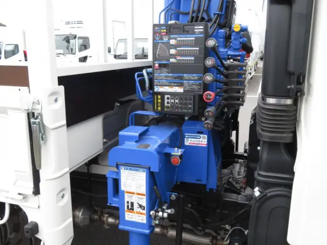 アウトリガーは差し違い式です。|日野 デュトロ 2KG-XZU712M(2WD)の写真9