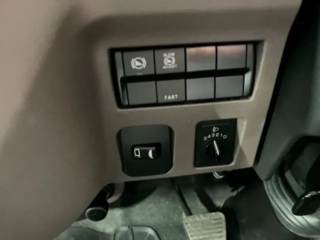 スイッチ類です。|三菱 キャンター 2RG-FEB50(2WD)の写真18