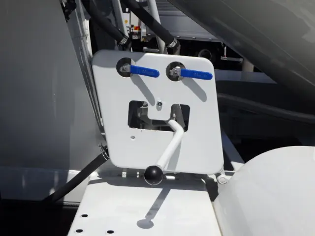 運転席側の操作レバーです。|三菱 ファイター 2KG-FK72F(2WD)の写真10