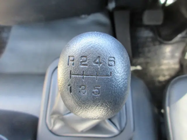 MT6速です。|三菱 ファイター 2KG-FK72F(2WD)の写真26