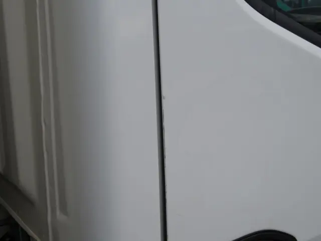 運転席ドアの後端に細かいキズがあります。|三菱 キャンター 2RG-FEAV0(2WD)の写真28