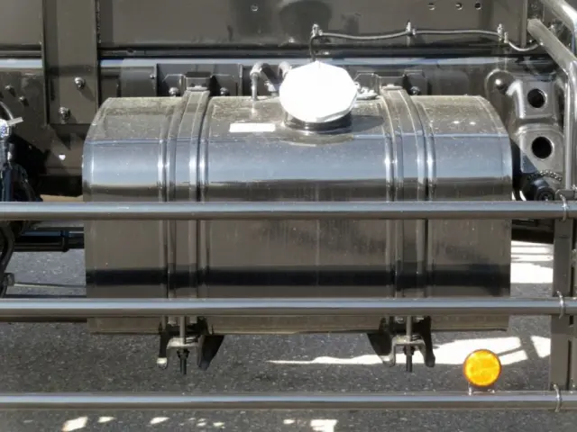 燃料タンクは100Lです。|日野 レンジャー 2KG-FE2ACA(2WD)の写真13