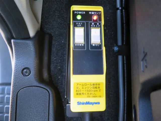 アームロールのコントローラーです。|日野 レンジャー 2KG-FE2ACA(2WD)の写真15