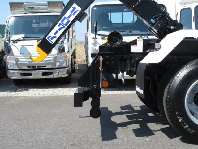 リアジャッキは手動式です。|日野 レンジャー 2PG-FD2ABA(2WD)の写真10