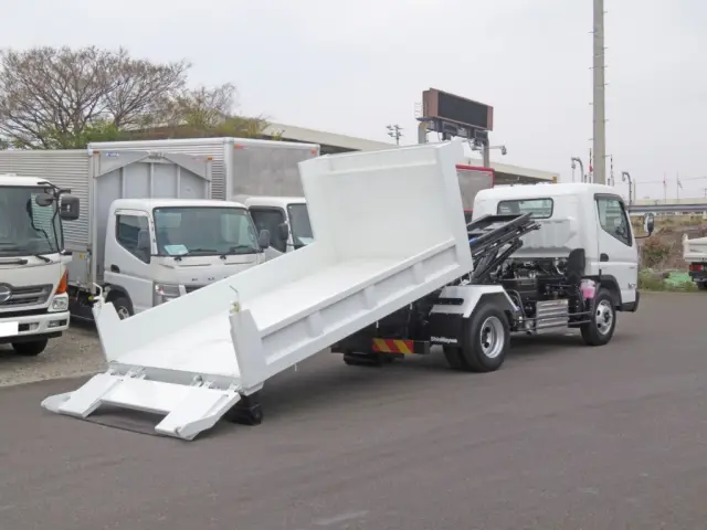 三菱 キャンター 2PG-FEBM0(2WD)の写真6