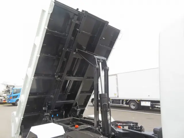 三菱 キャンター 2PG-FEBM0(2WD)の写真11
