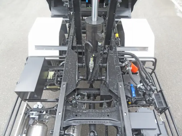 三菱 キャンター 2PG-FEBM0(2WD)の写真12