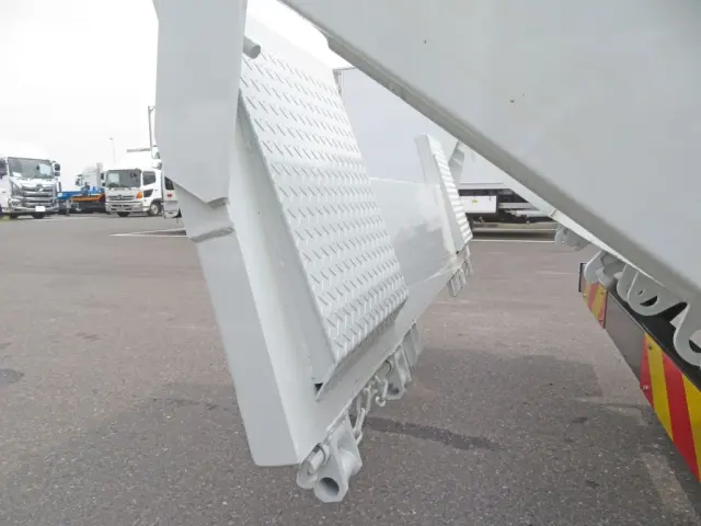 リアゲート内側の状態です。|三菱 キャンター 2PG-FEBM0(2WD)の写真13