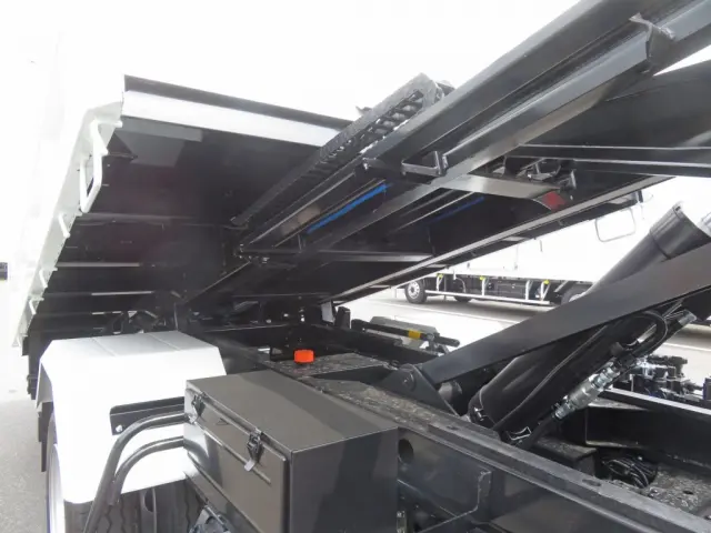 三菱 キャンター 2PG-FEBM0(2WD)の写真17