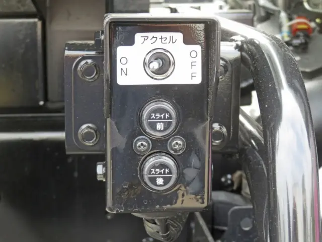 セーフティ操作のスイッチです。|三菱 キャンター 2PG-FEBM0(2WD)の写真23