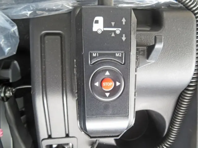 エアサスのコントローラーです。|三菱 ファイター 2KG-FK65F(2WD)の写真18