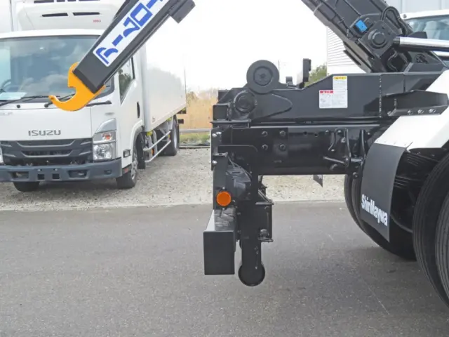 リアジャッキは手動式です。|日野 レンジャー 2PG-FJ2ACA(2WD)の写真9
