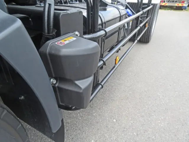 センサーはサイドバンパーより外側に出ています。|日野 レンジャー 2PG-FJ2ACA(2WD)の写真11