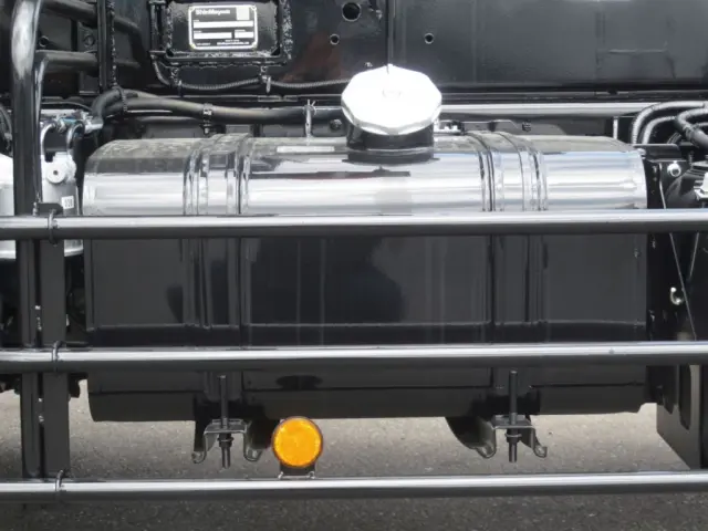 燃料タンクは100Lです。|日野 レンジャー 2PG-FJ2ACA(2WD)の写真14