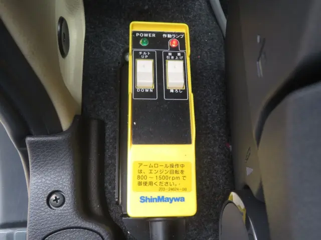 アームロールのコントローラーです。|日野 レンジャー 2PG-FJ2ACA(2WD)の写真16