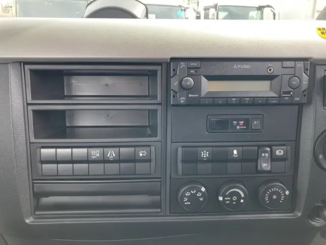 インパネ周りです。|三菱 ファイター 2KG-FK62FZ(2WD)の写真28