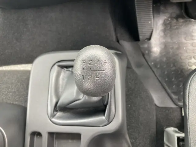 6速です。|三菱 ファイター 2KG-FK62FZ(2WD)の写真29