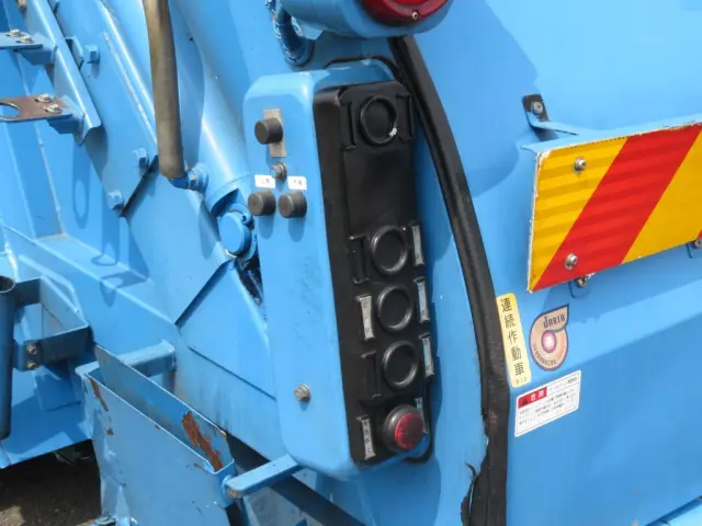 上物の操作スイッチです。|日野 レンジャー TKG-GC7JGAAの写真14