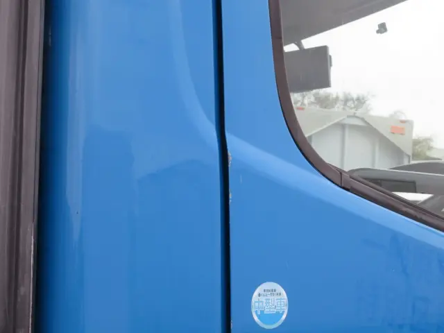 運転席ドアに細かいキズがあります。|日野 レンジャー TKG-GC7JGAAの写真45